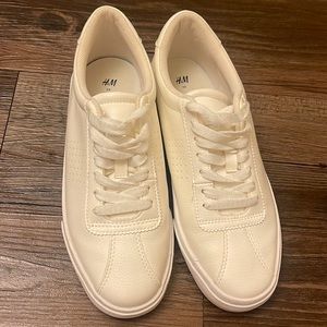 H&M sneaker size 7